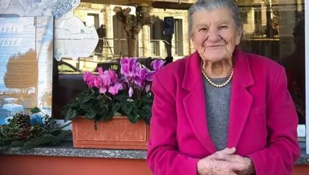 100 Yaşındaki İtalyan Barista, 66 Yıldır İşinin Başında Çalışıyor