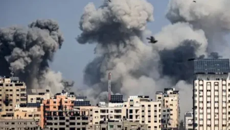 İsrail Savunma Bakanı: ‘Gazze’den ayrılmak isteyenler için plan hazırlanacak’