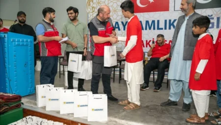 Sadakataşı Derneği’nden büyük yardım hamlesi: ’35 ülkeye 23 bin hisse kurban dağıtıldı’