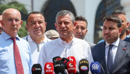 CHP Genel Başkanı Özgür Özel: “Cumhuriyetin sarsılmaz değerlerinin kurucusu ve bekçisiyiz”